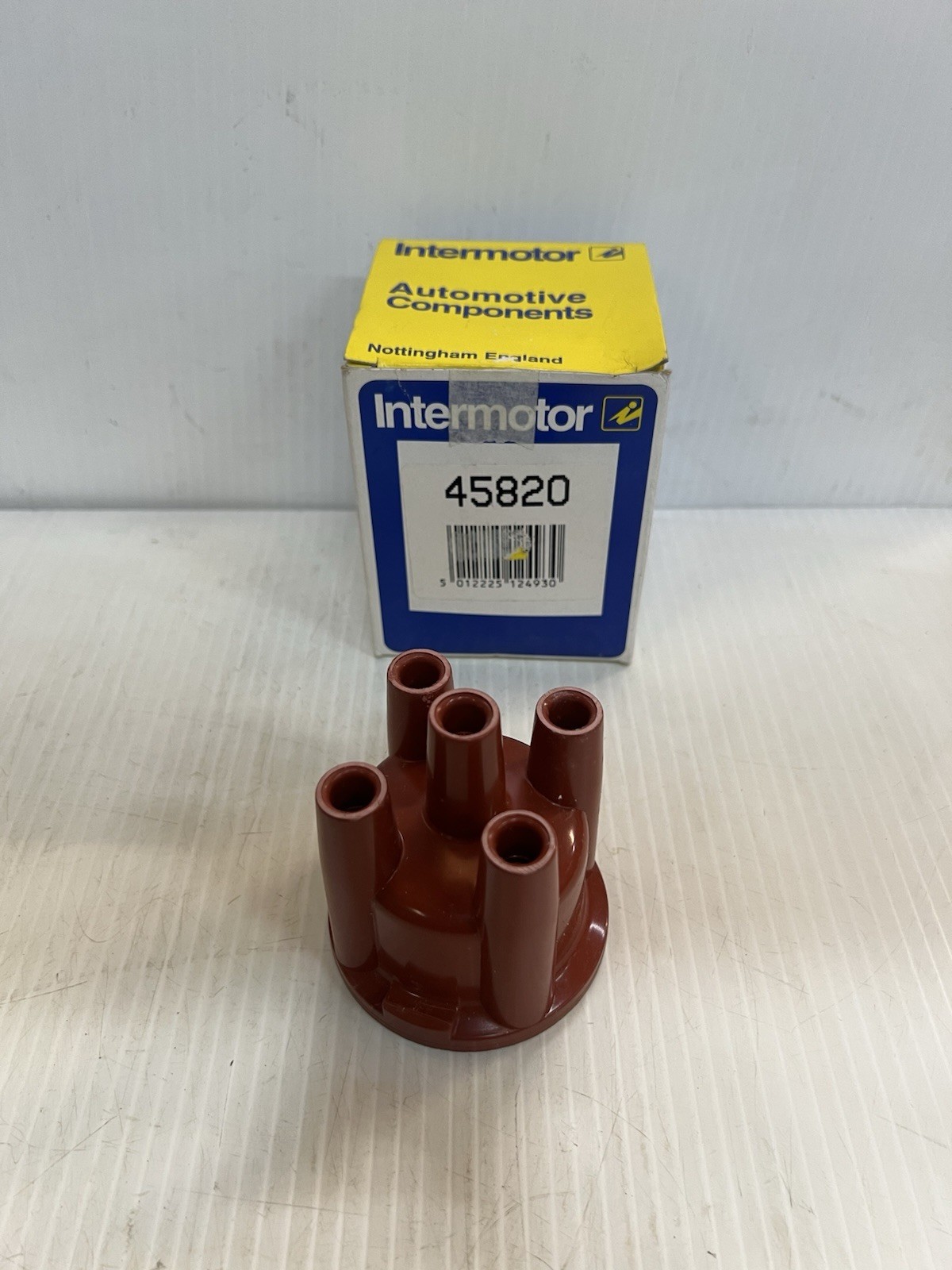 Ford Sierra / Escort / Transit / Granada Intermotor 45820 Distributor Cap