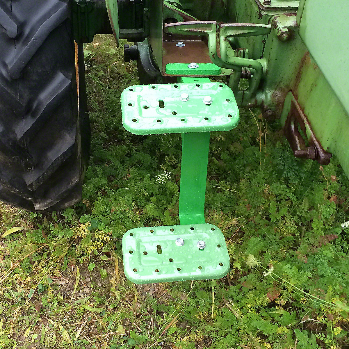 2 STEP & BRACKET  M MT  JOHN DEERE JD 3114
