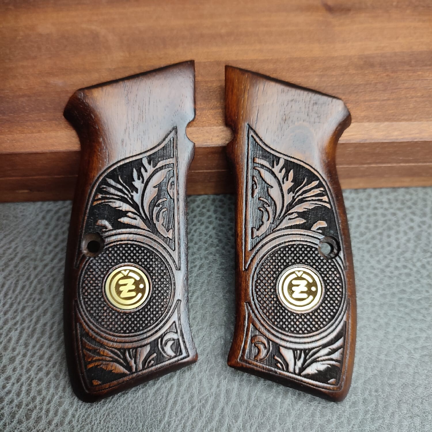 CZ 75 75B Grips SET NEW TURKISH WALNUT WOOD Full Size GRIPS NICE CHECKER & Logo