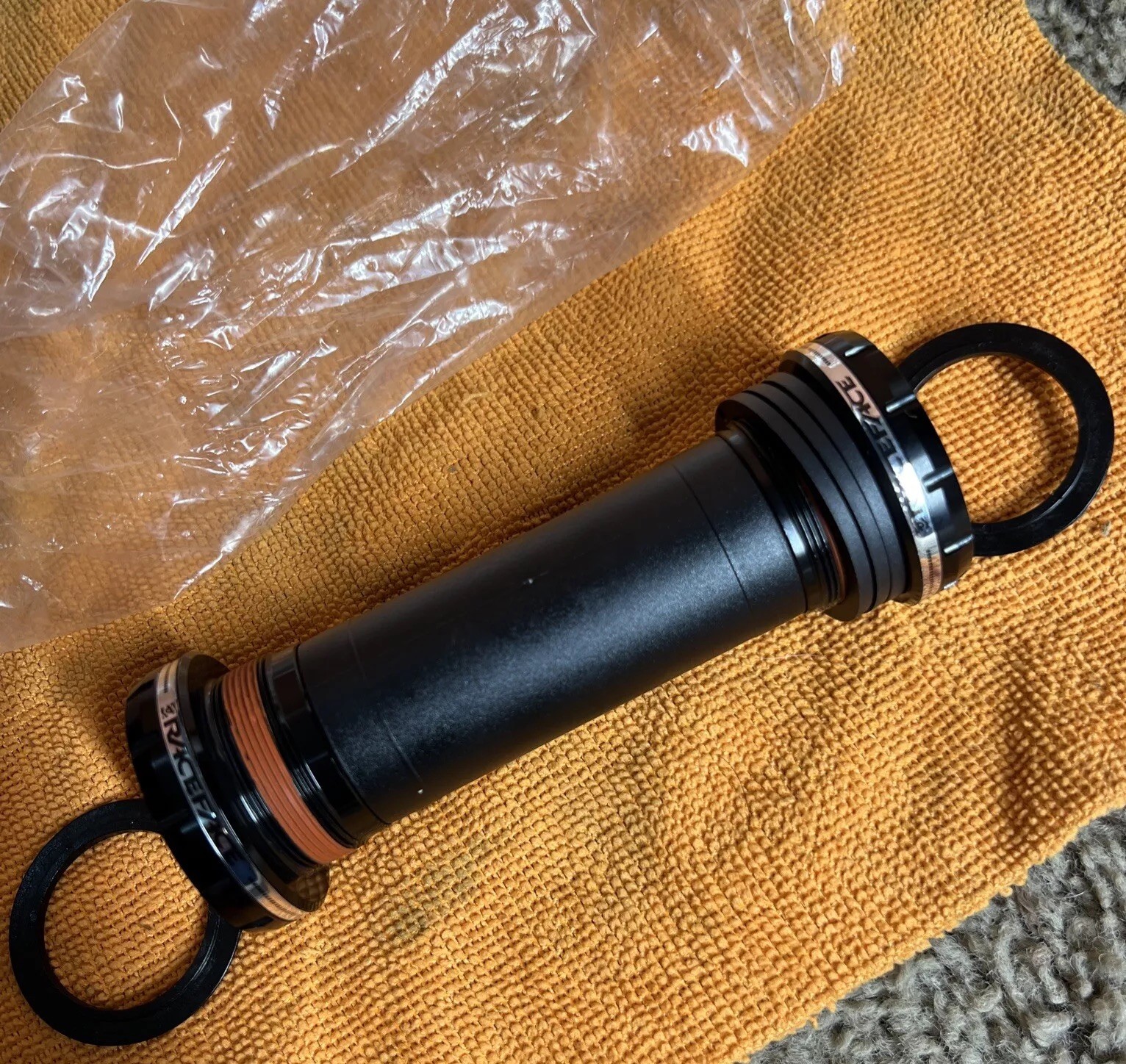 RaceFace 30mm CINCH Bottom Bracket BB BSA 100mm Shell Spindle External Seal