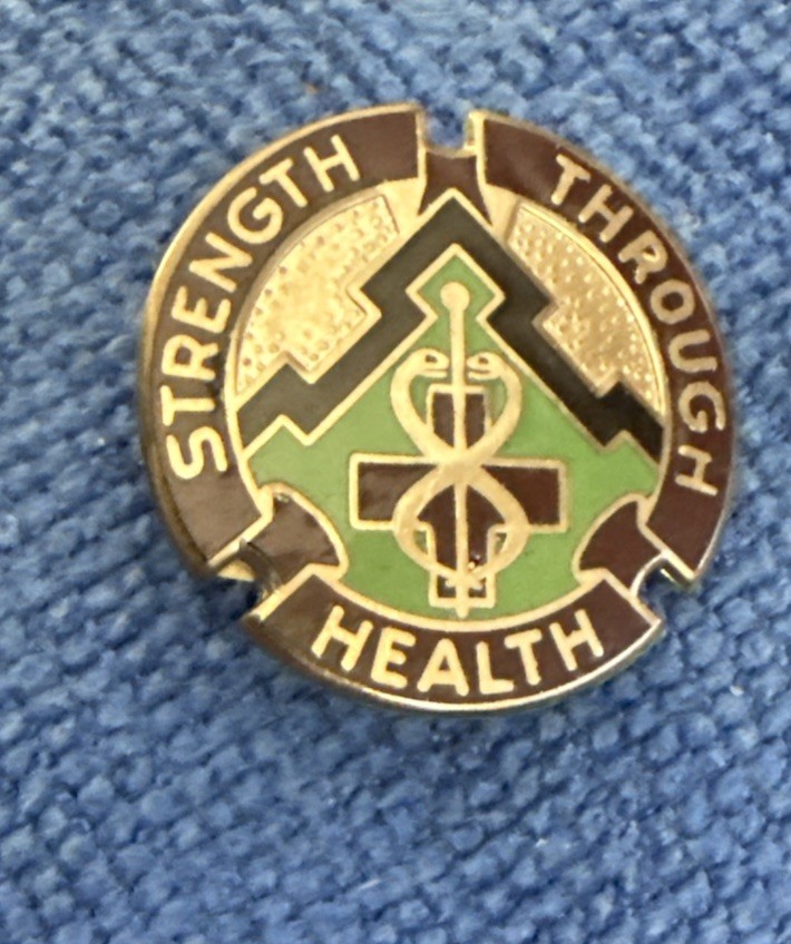 US ARMY DI 8TH MEDICAL BRIGADE DUI Pin D25