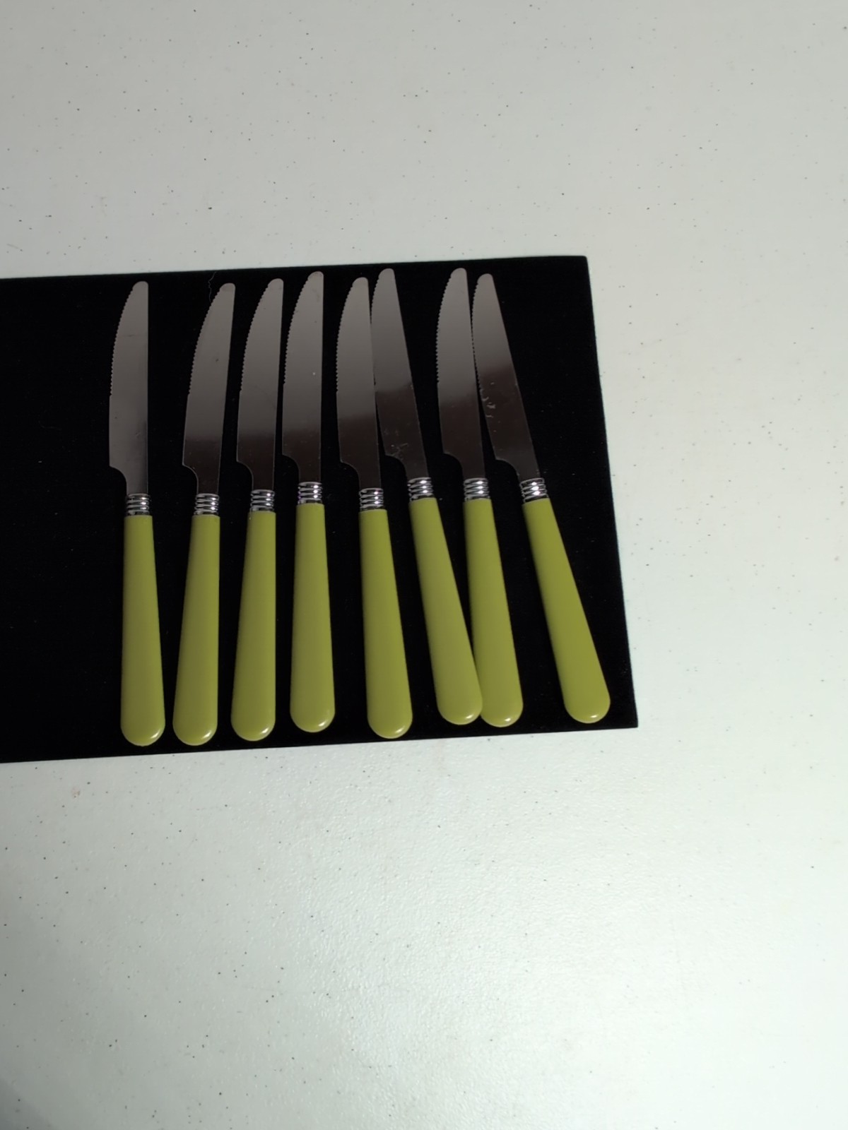 Avocado Green Stainless Serrated Knives Lot Of 8 Midcentury Modern MCM 8in.