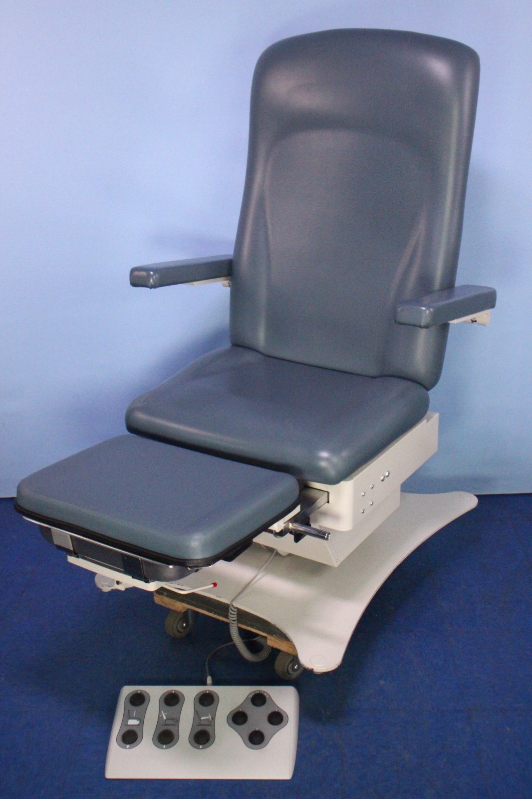 2016 UMF Medical 5016 Podiatry Chair with Warranty