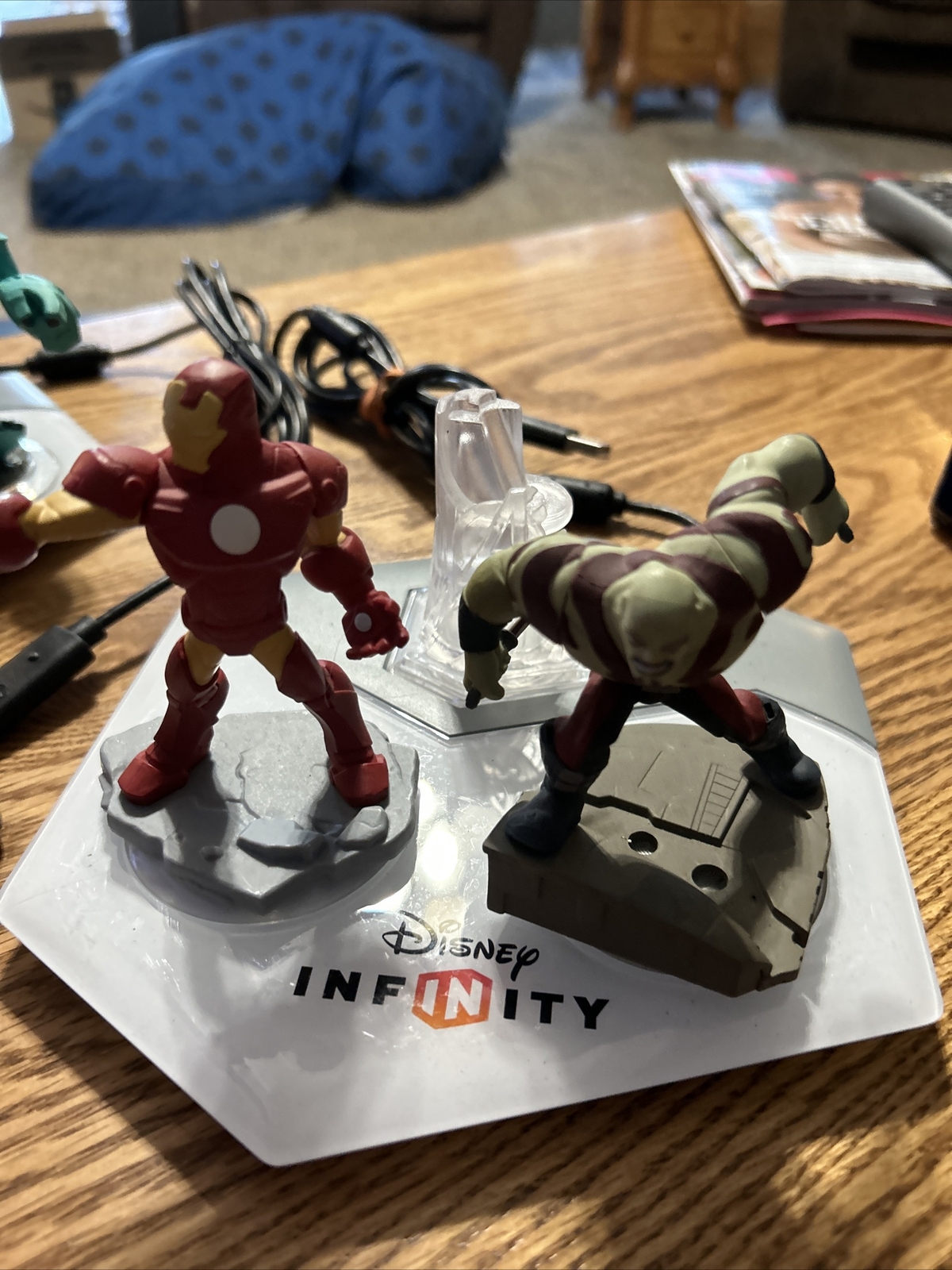 Disney infinity lot bundle - 25 Characters, 3 Crystals And 3 Portal bases