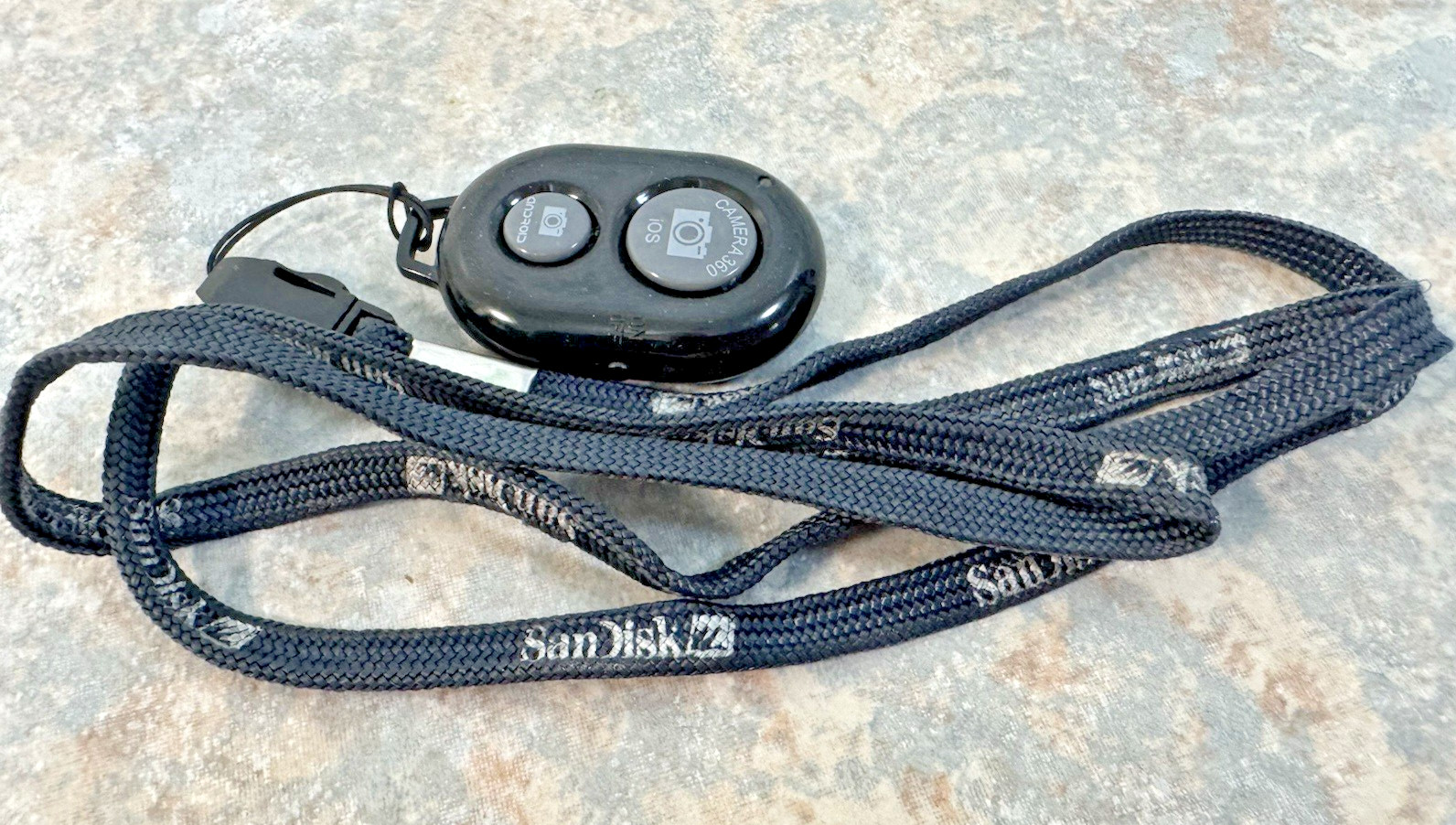 Bluetooth Remote Shutter CAMERA 360 iOS | Android with Scandisk Lanyard