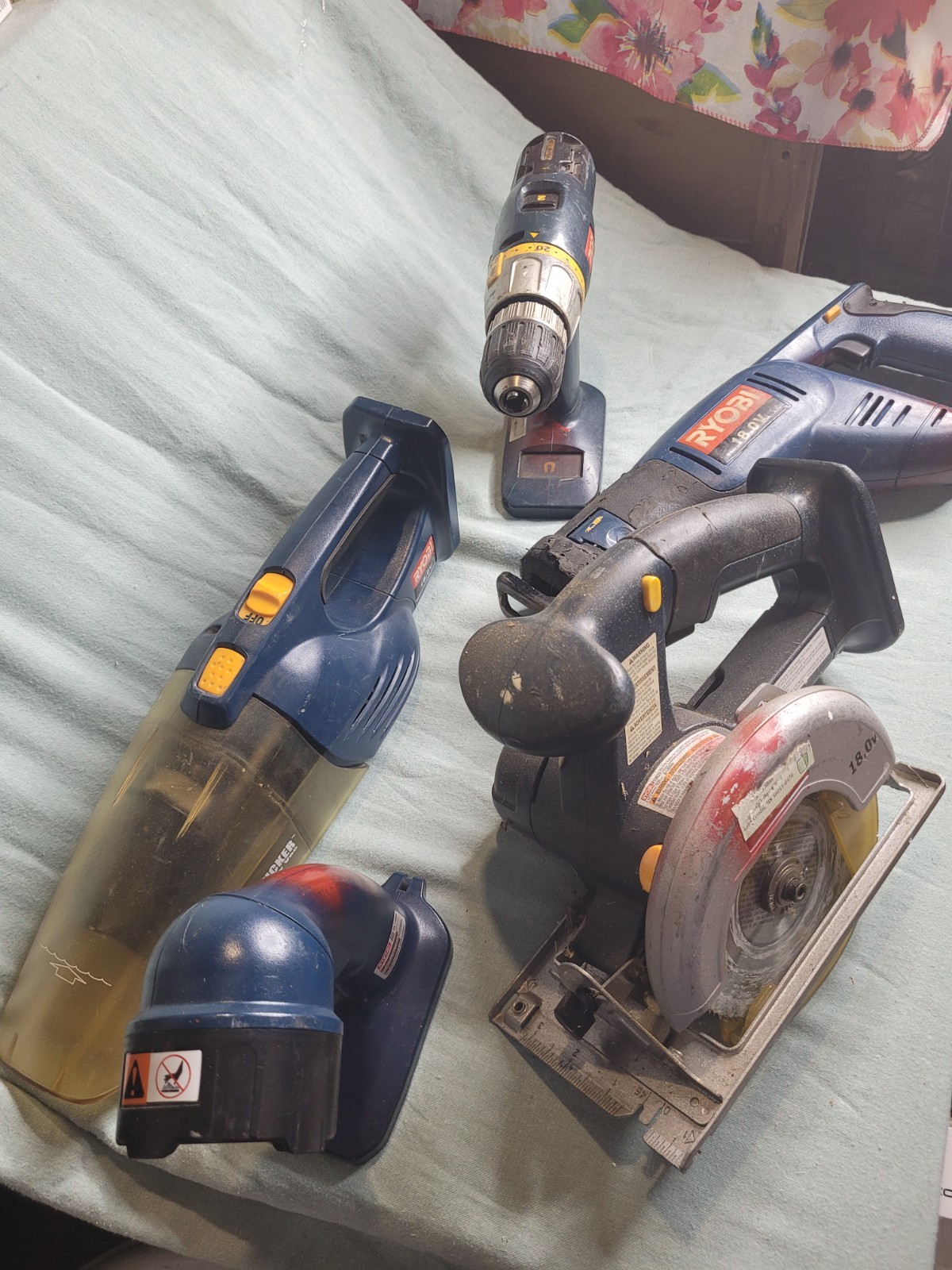 5 Piece Ryobi 18v Power Tool Set & Circ/Recipro Saws Light Vac Drill, Flashlight