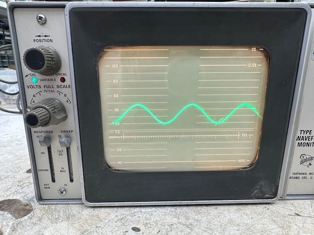 Tektronix type 528 waveform monitor