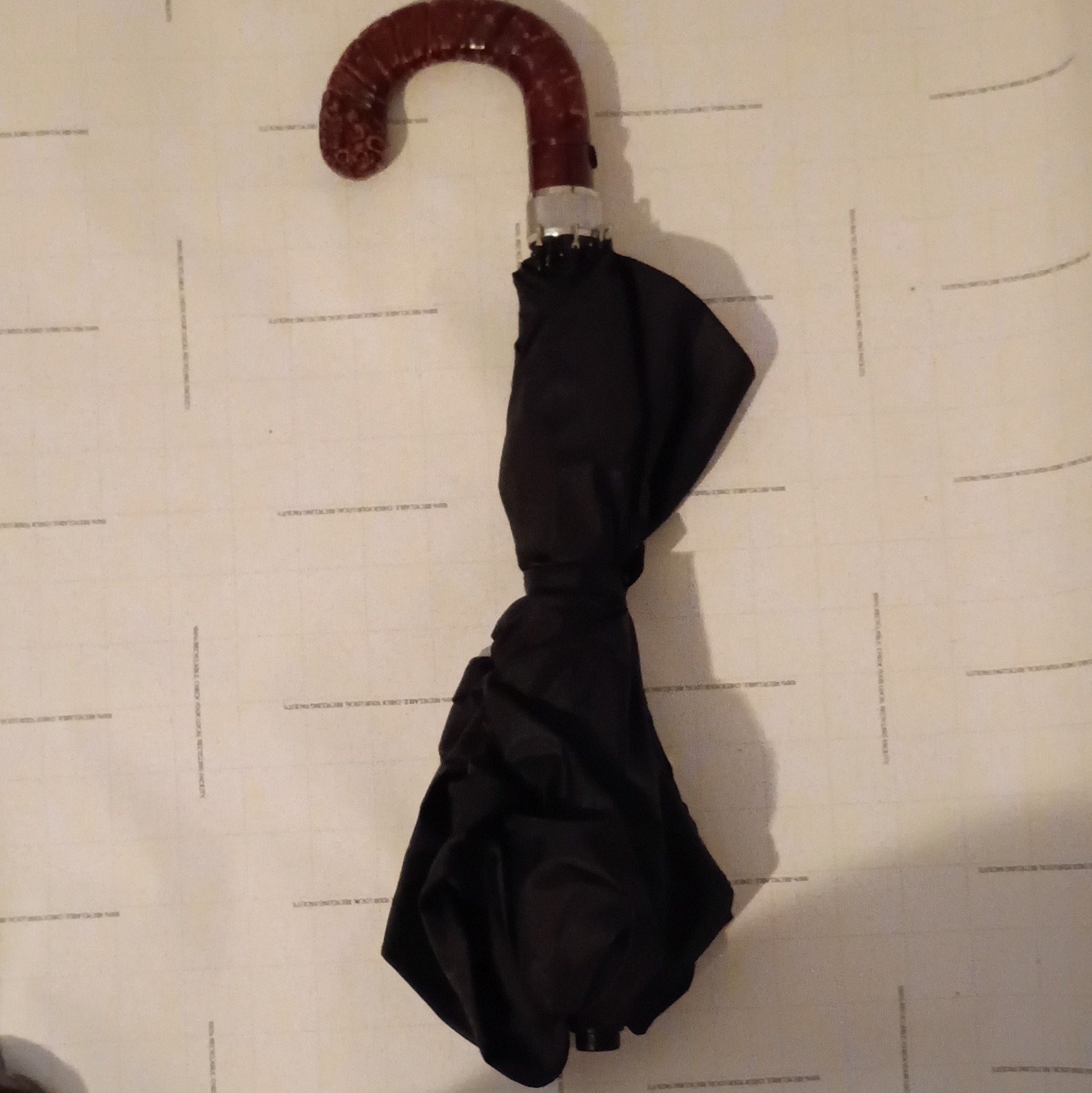 Women’s Compact/Folding Umbrella Solid Black Canopy Brown Crook Handle Vintage