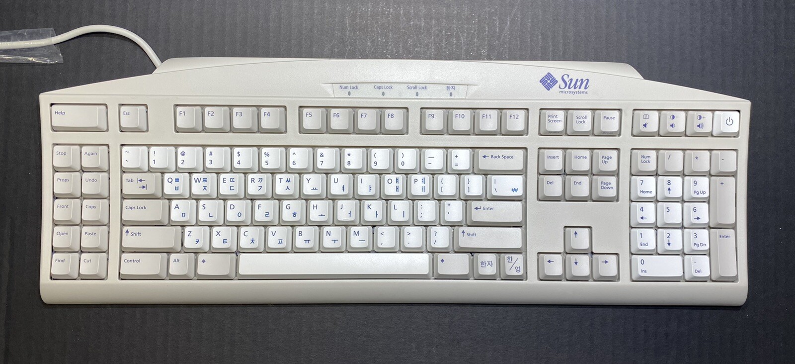Sun 320-1302 Type-6 KOREAN Keyboard, 2Meter Cable Mini-Din8 Connector, Clean