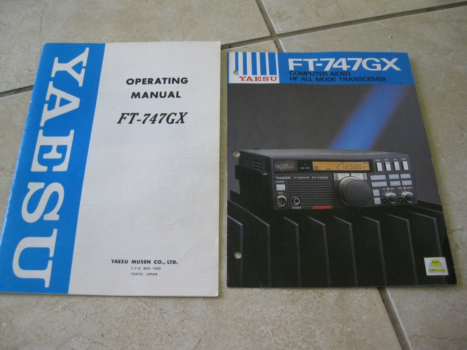 Yaesu FT-747GX Original Operating manual in Nice shape with  color brochure