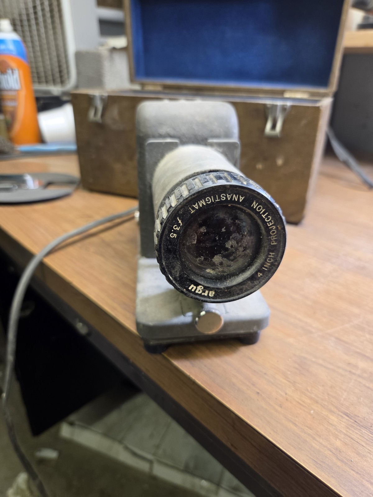 vintage argus 35mm slide projector With Case ( Working)