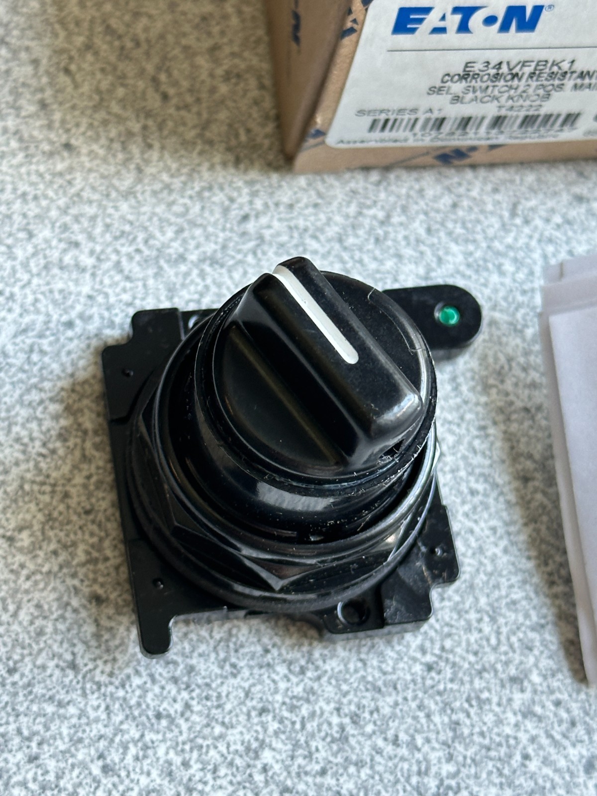 NEW Eaton E34VFBK1 Corrosion Resistant Selector Switch 2 Position Maintained
