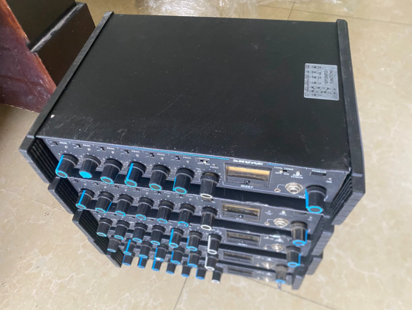 1pcs Shure M367 6-Channel Portable Microphone Mixer