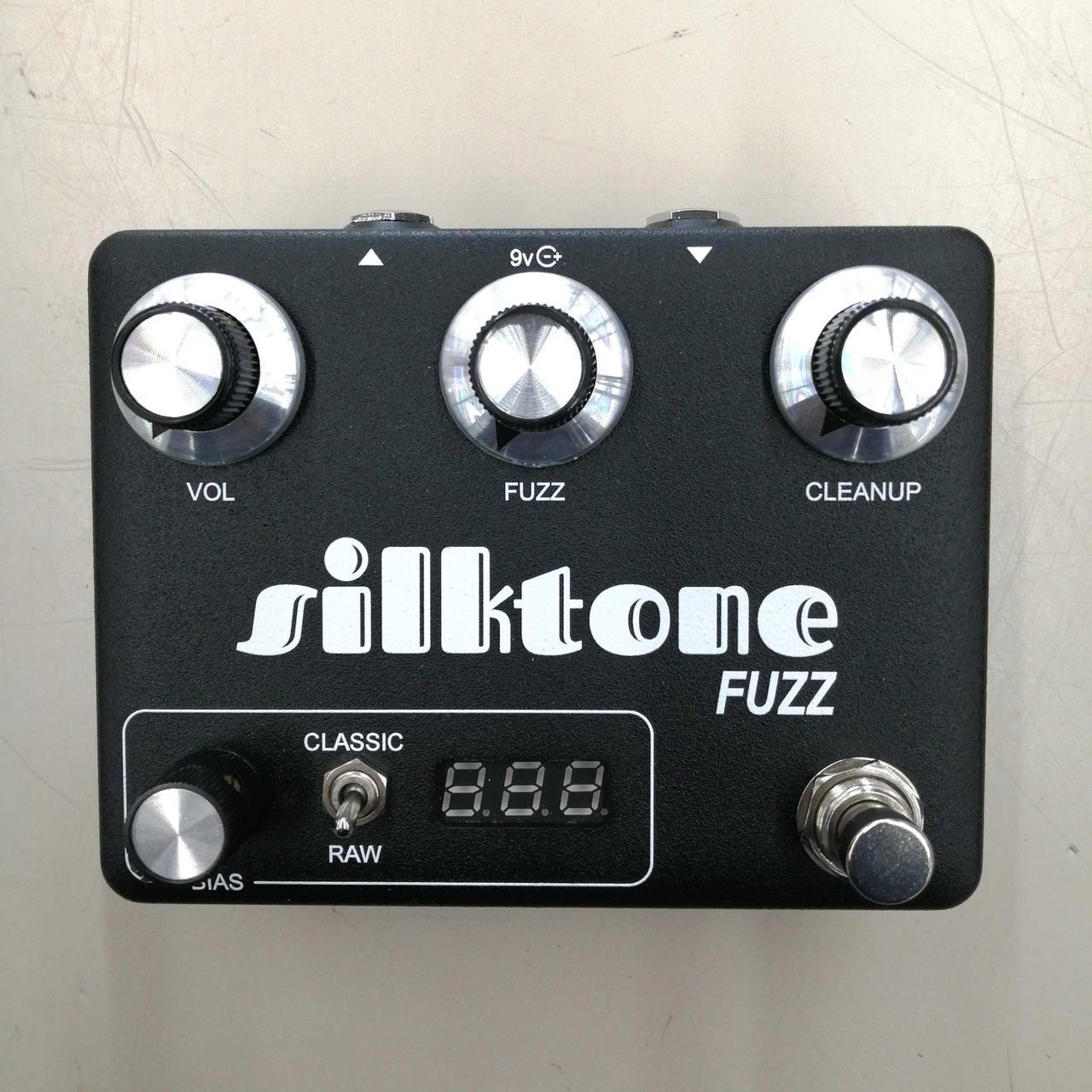 Silktone Fuzz Guitar Effects Pedal