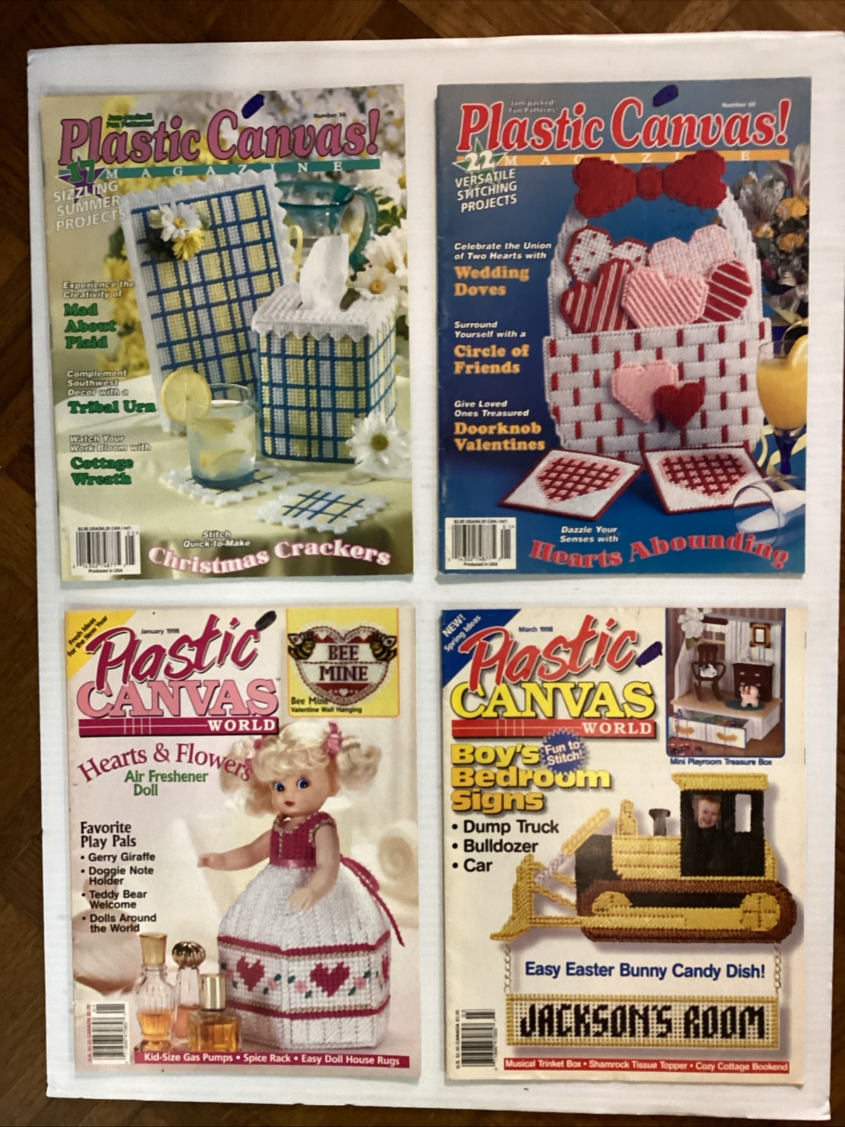 VINTAGE 1998 PLASTIC CANVAS WORLD MAGAZINE CRAFT PROJECTS  SET OF 4 BOOKLETS ..B
