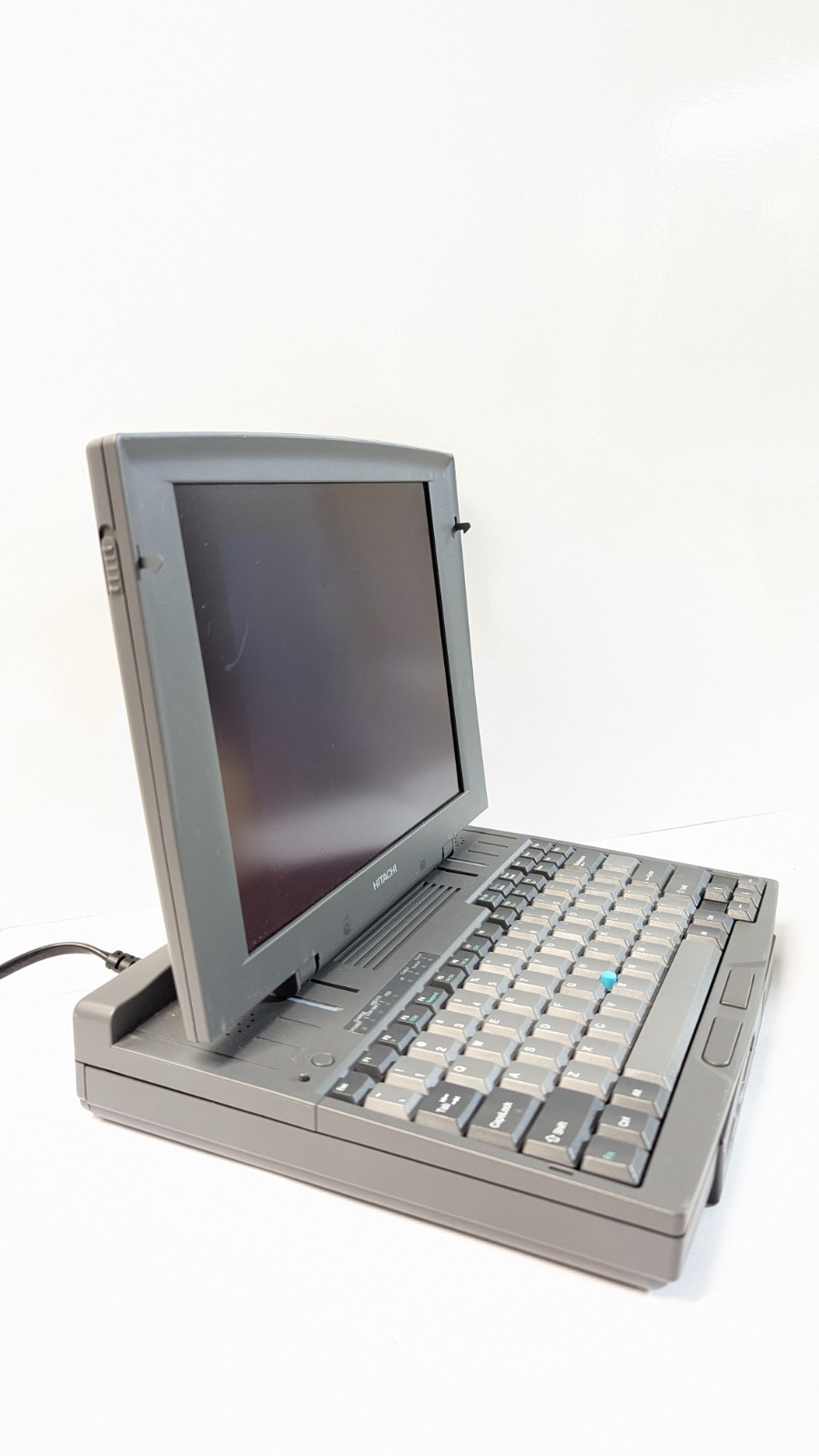 VINTAGE HITACHI M-1200 LAPTOP COMPUTER TURNS ON