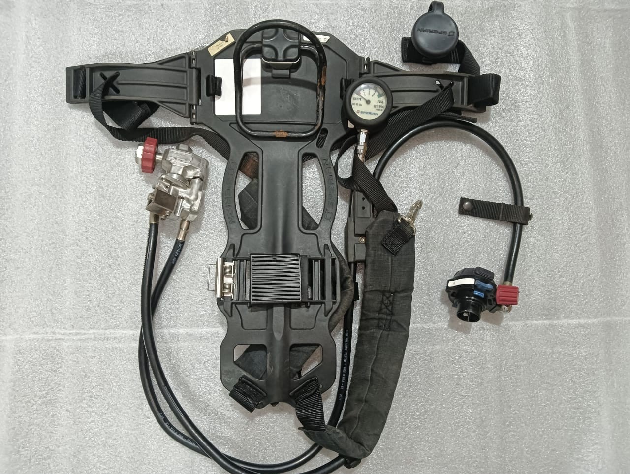 SPERIAN PANTHER SCBA SYSTEM WITH GAUGE,HARNESS,REGULATOR,FRAME(WITHOUT MASK)