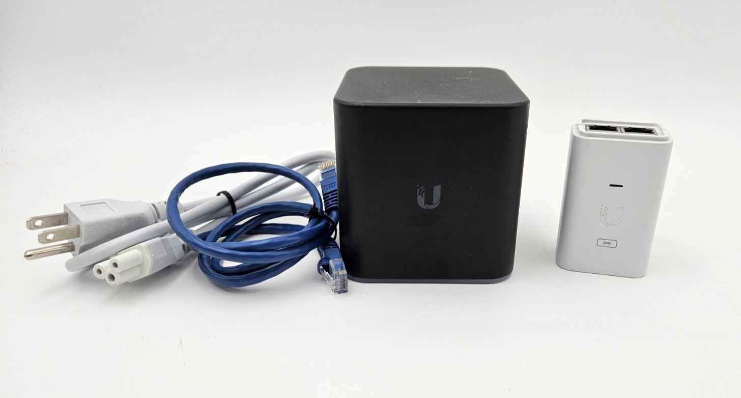 Ubiquiti Air cube ISP Wi-Fi Access Point with POE Injector (ACB-ISP-US) w/cables