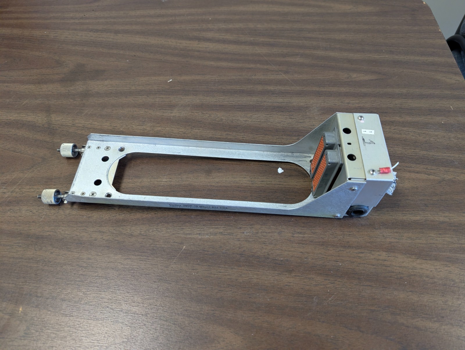 Collins 390R-19 Mount; 622-1195