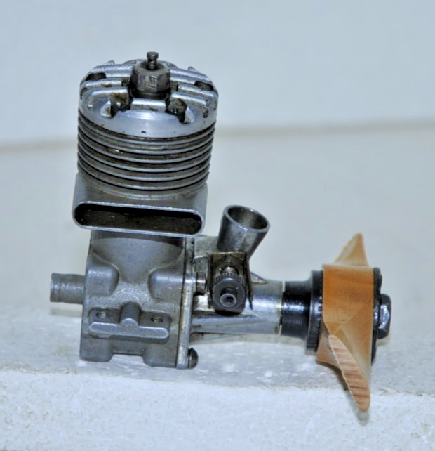 McCoy 19 model airplane engine, good compression