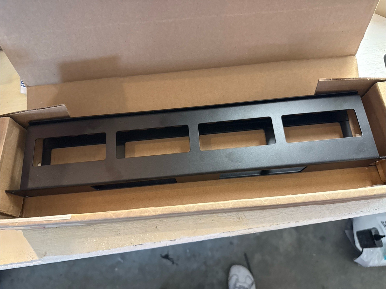 Middle Atlantic HHCM-1 Hinged Horizontal Cable Manager 1 RU Lot Of 11 Bulk