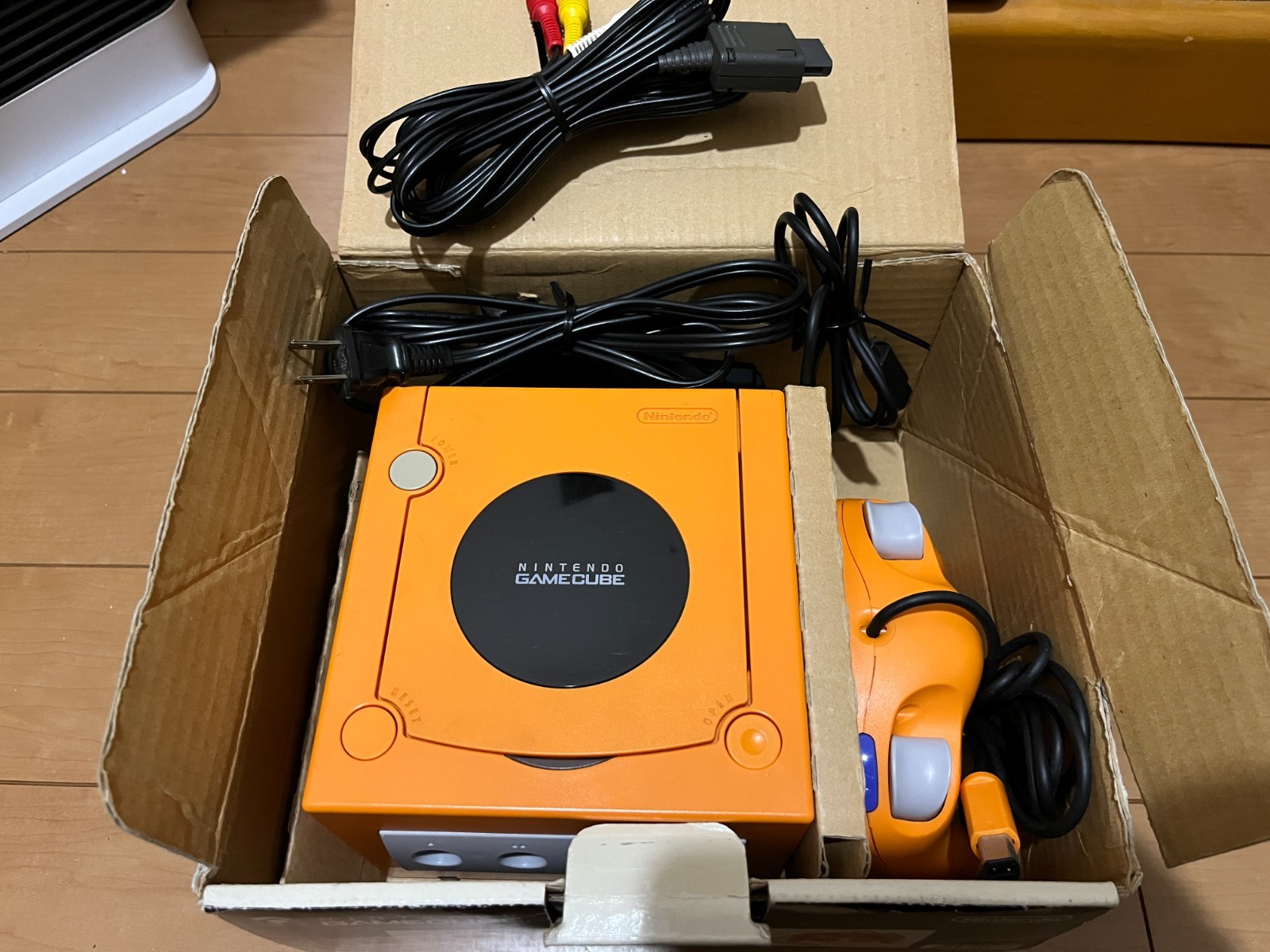 Nintendo GameCube Console & Controller Orange Color with BOX Japan 0320