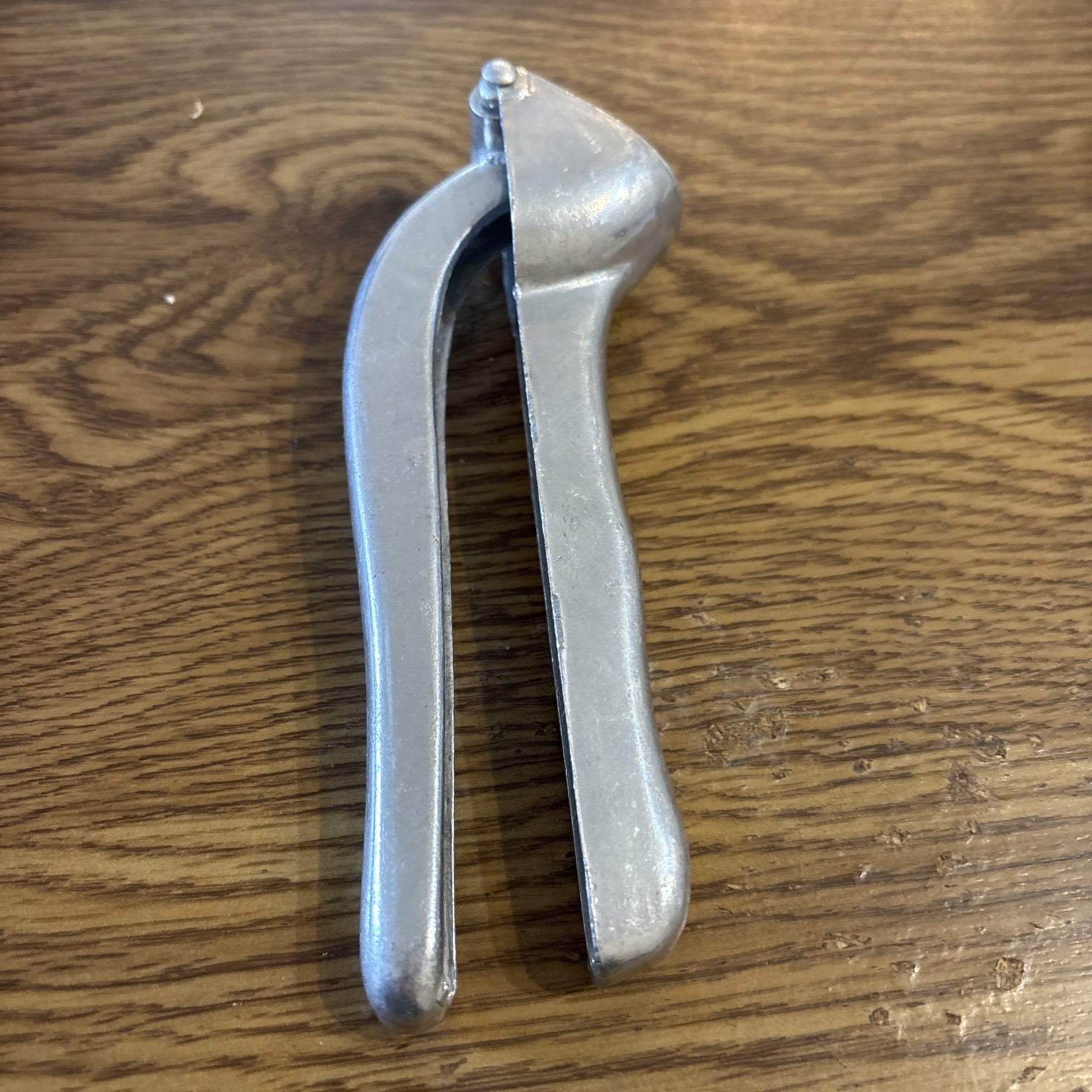 Vintage Aluminum Unbranded Garlic Press - Kitchen utensil , Taiwan