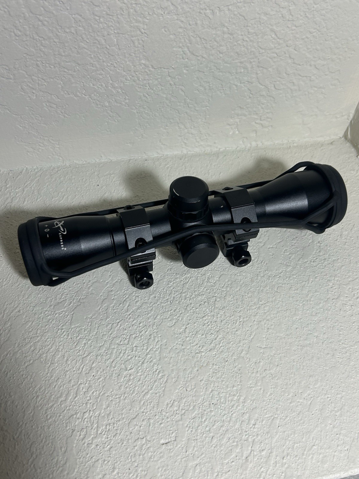 Carbon Express Crossbow Scope with cover and rings