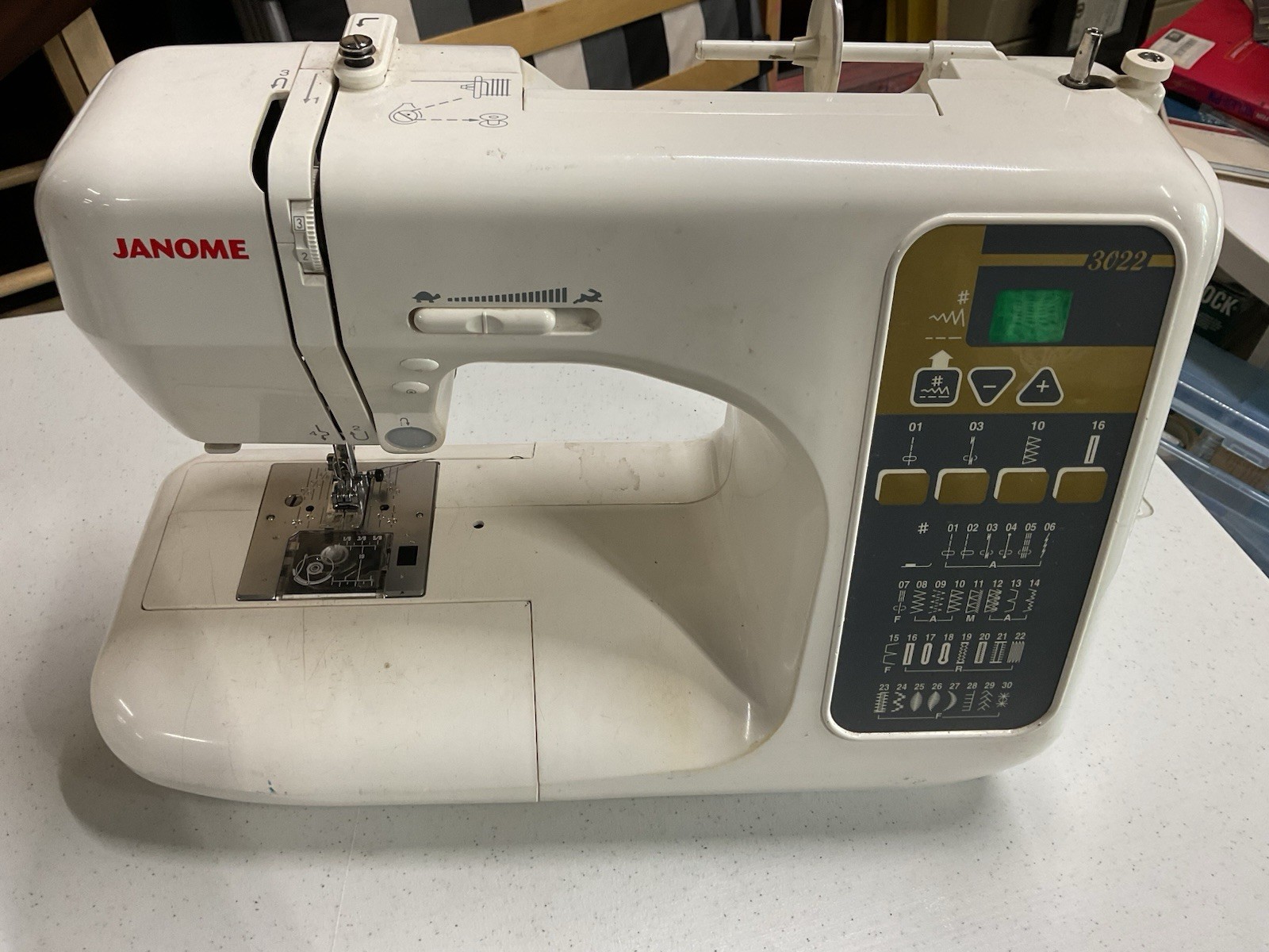 Janome 3022 computerized sewing machine No Pedal