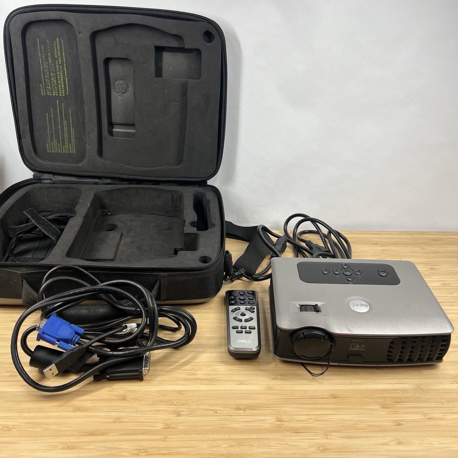 Dell 3400MP DLP Multimedia Projector w/ Remote Case Cables Tested Working