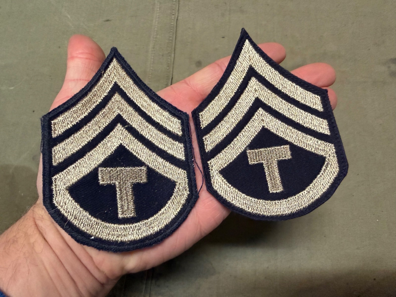 ORIGINAL WWII US ARMY NCO TECH T3 SERGEANT JACKET INSIGNIA RAYON CHEVRONS