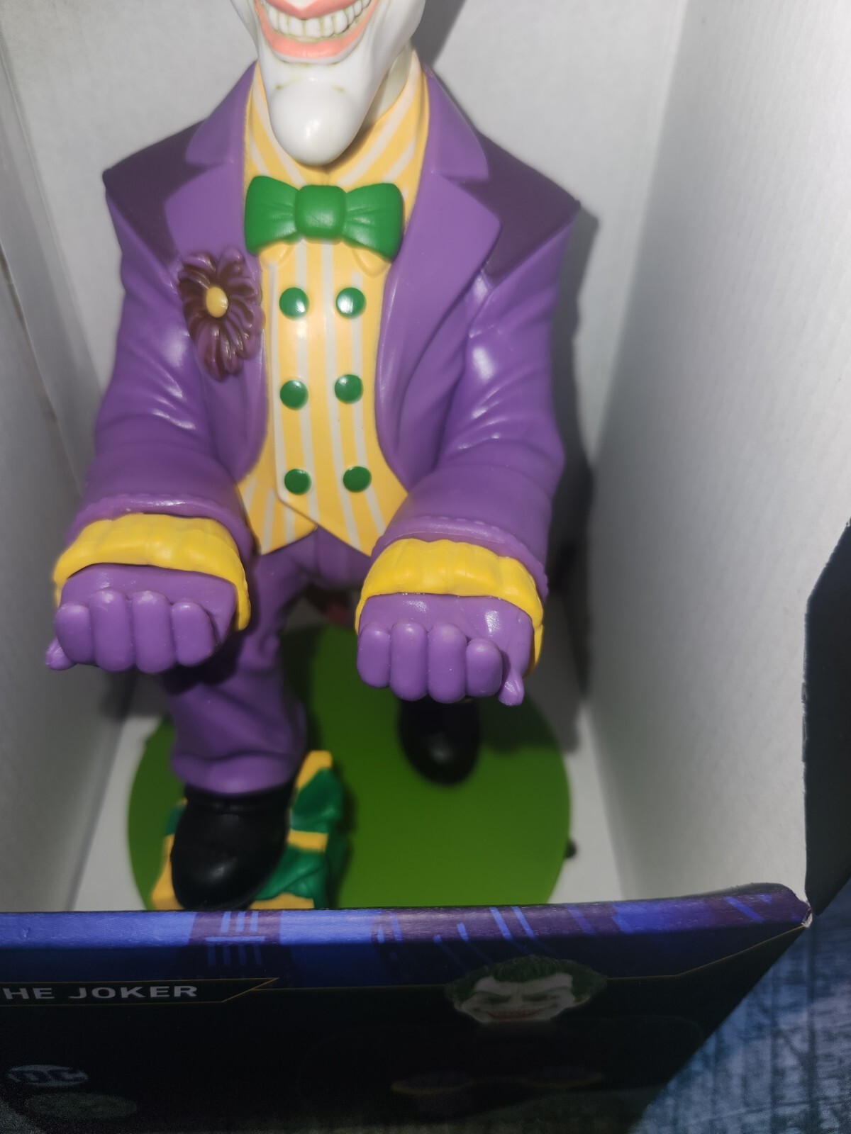 Cable Guys The Joker DC Comics Smartphone and Controller Holder Stand