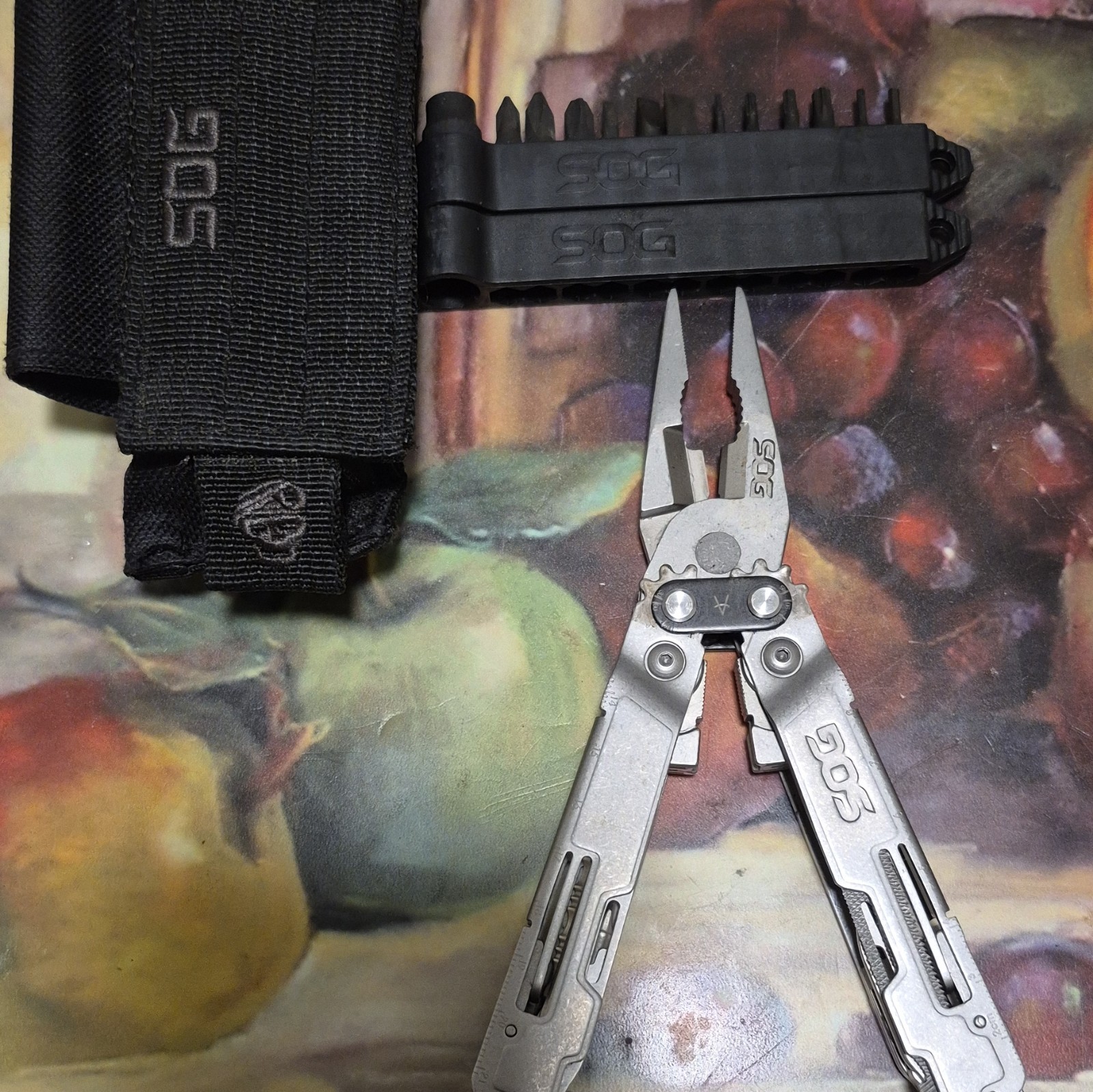 SOG PowerAssist 19-Tool Multi-Tool Part Serrated Knife Pliers w/ Sheath