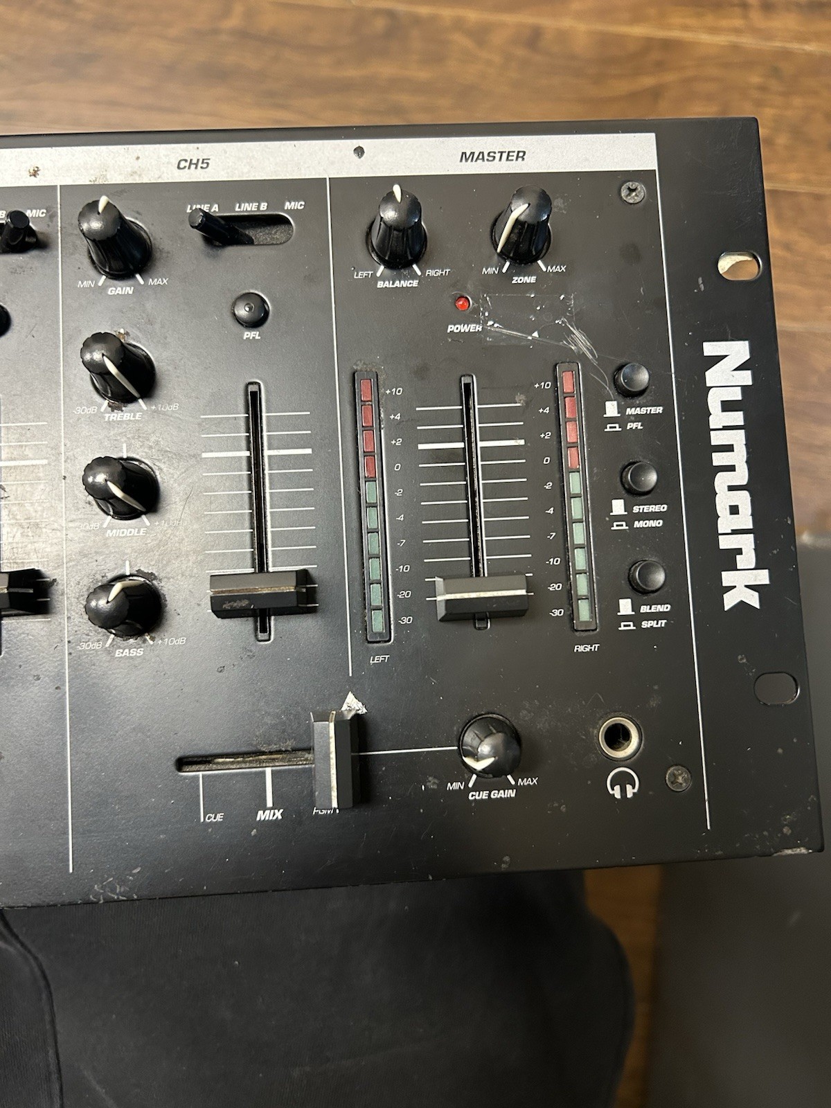 Numark CM200 - 5 Channel DJ Mixer