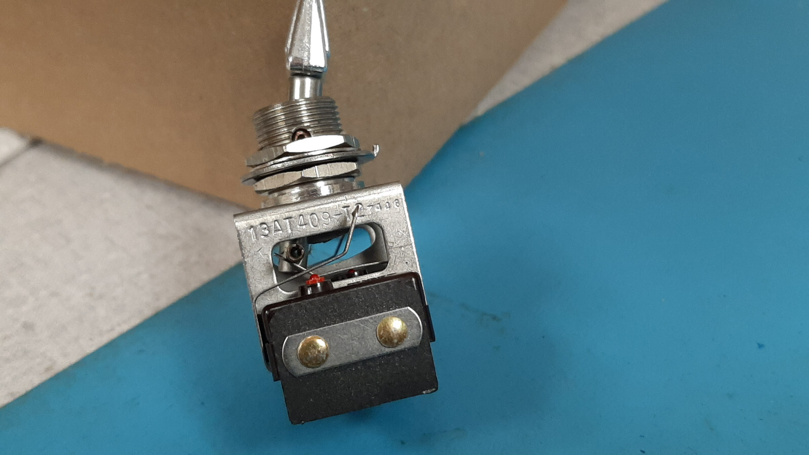 13AT409-T2 MICRO SWITCH / HONEYWELL TOGGLE SWITCH 5AMP 125VAC SEALED