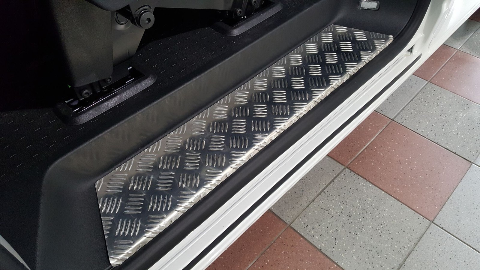 Left Interior Rear Step Cover for VW Transporter 2003-2015 Silver