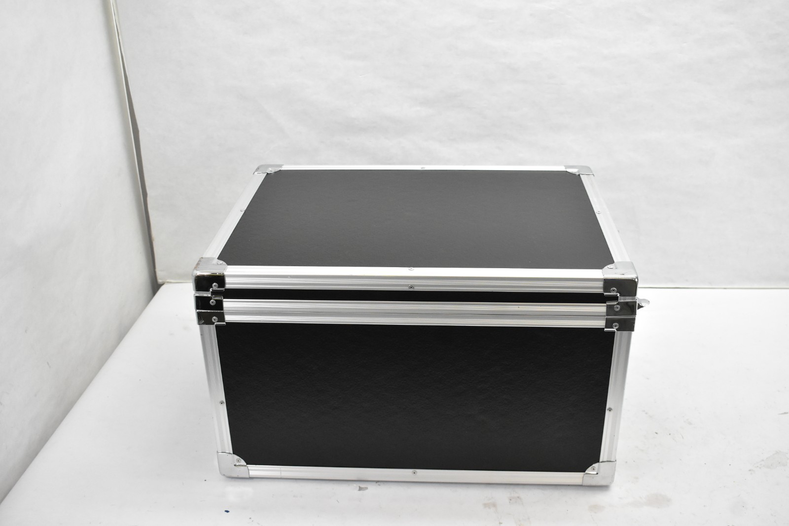 Heavy Duty Utility Case Aluminum Hard Shell w Foam Padding Interior READ