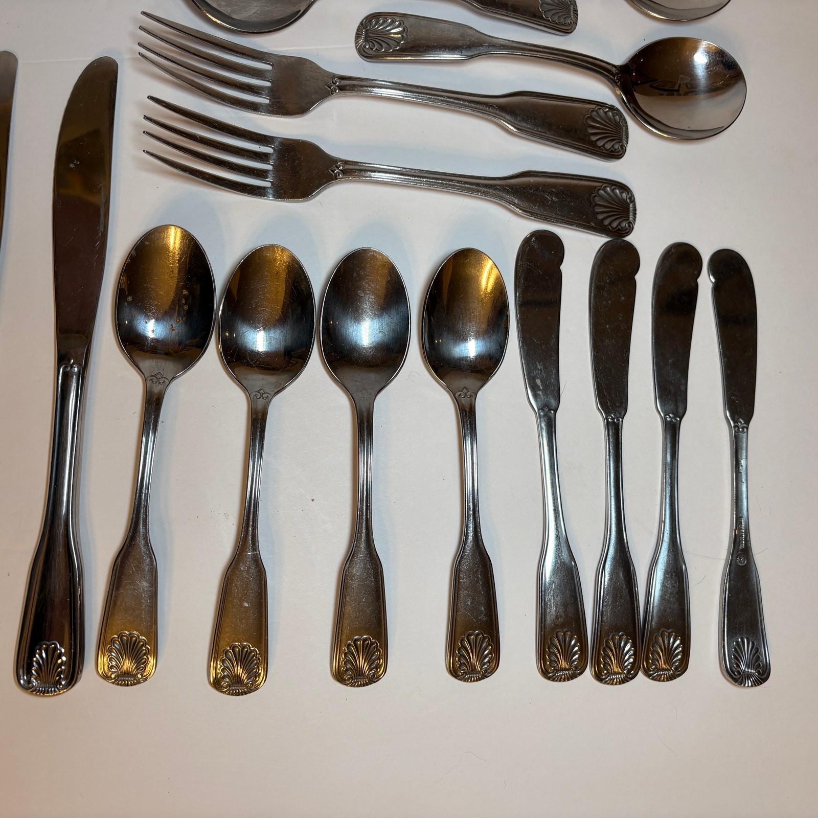 World Tableware COQUILLE Stainless 17 Pc WT Shell Taiwan Flatware Set