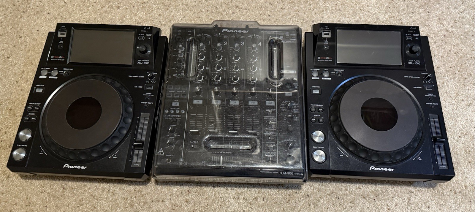Pioneer DJM900NXS mixer & (2) Pioneer XDJ1000 turntables