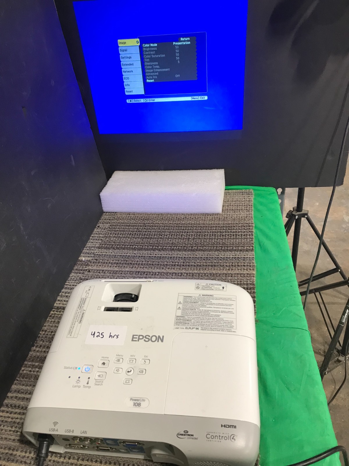 Epson PowerLite 108 / H860A 3LCD Projector 3700 ANSI 1080p  / 425 LAMP HRS. W/AC