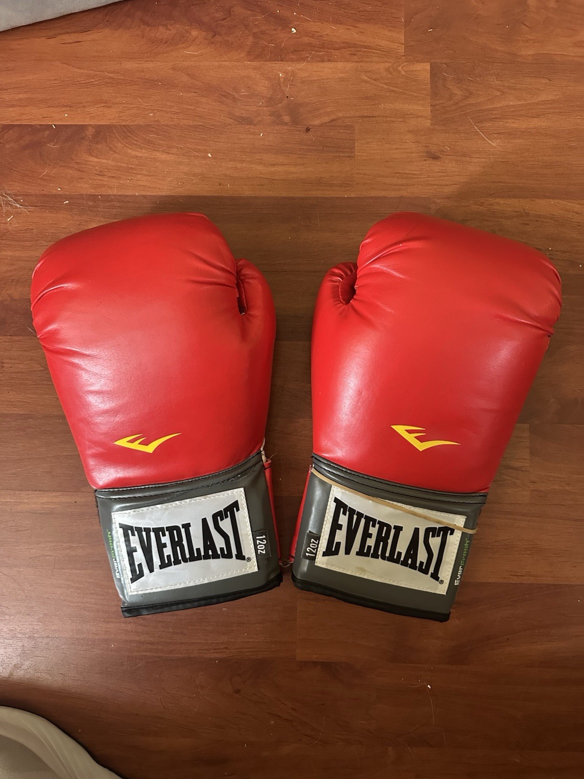 Everlast Pro Style 12 oz Boxing Gloves Red – Training Sparring Gear