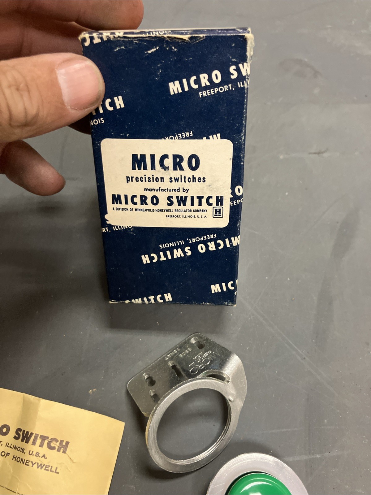 12MA7 Microswitch Honeywell Push Button Switch NOS Green Button Microswitch