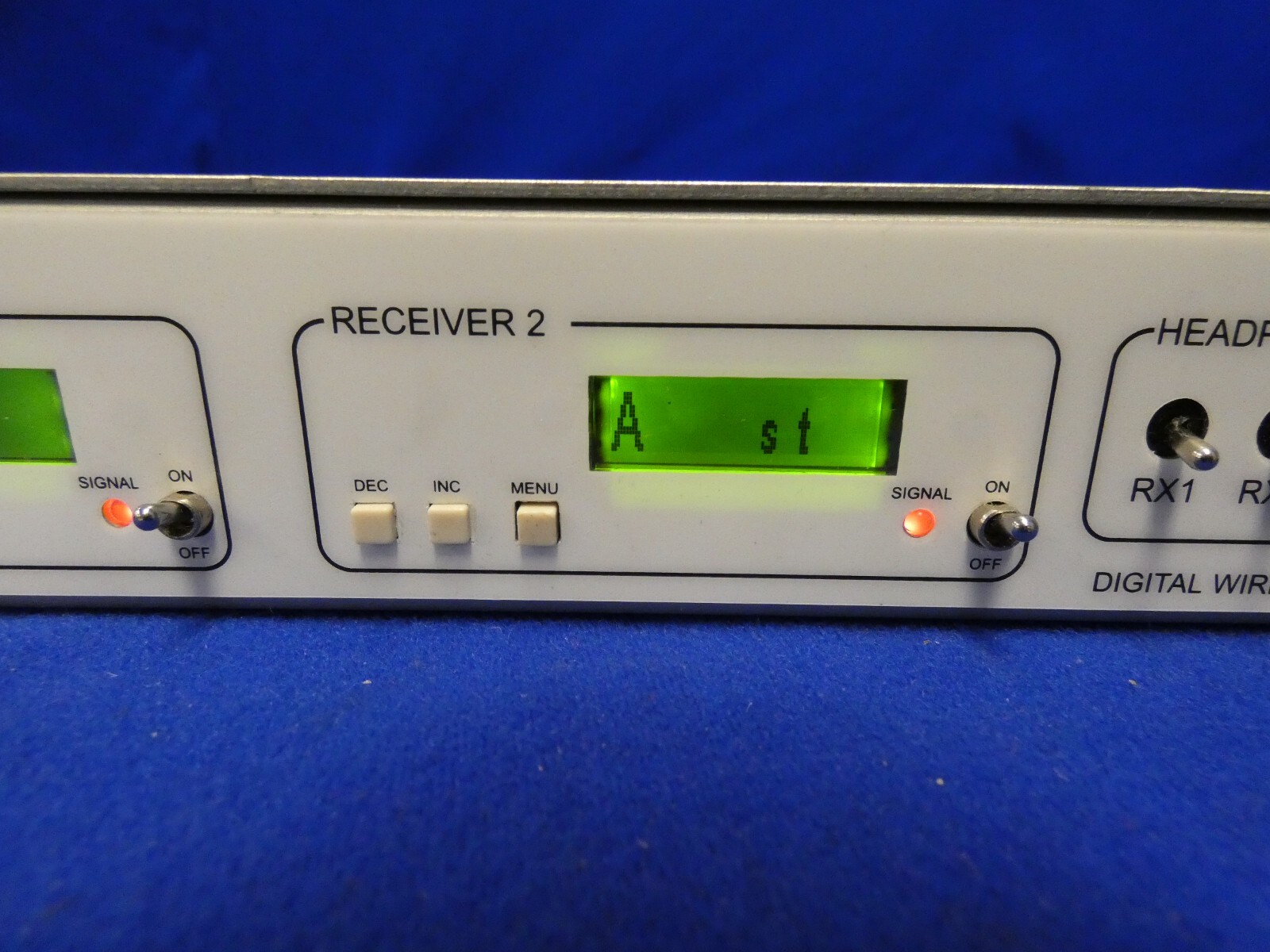 Zaxcom RX4900 Digital Wireless Receiver Blk 20 w/3 Receivers, Power Supply