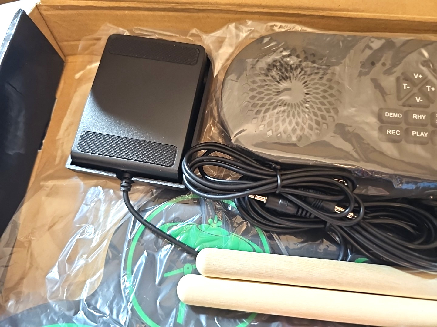 Specialty: Stereo Digital Drum Set w/Built-in Speakers