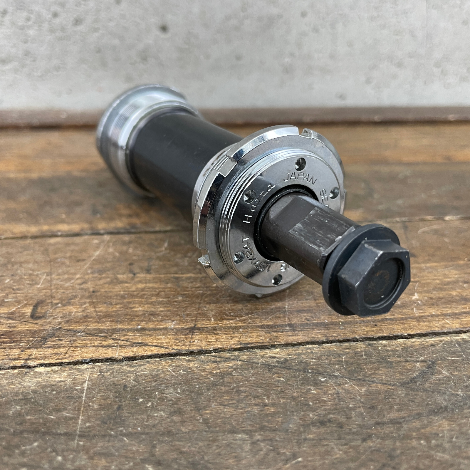 Vintage Hatta Japan Bottom Bracket Sealed English Thread Zero Offset 123 68