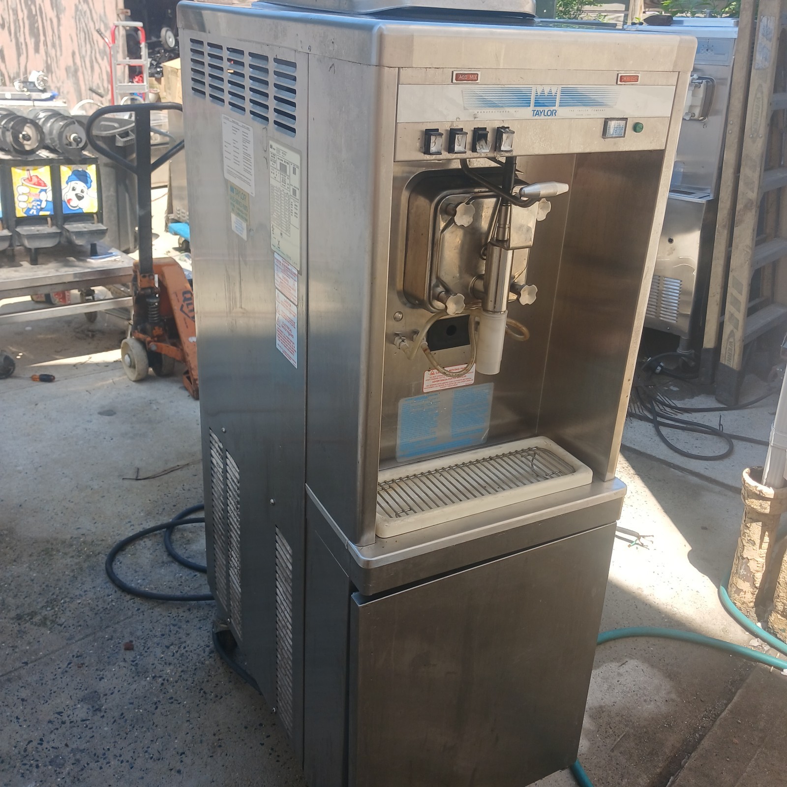 ARBY'S TAYLOR 60-27 4 FLAVOR MILKSHAKE MACHINE AIR COOLED 208V 1PH 2014
