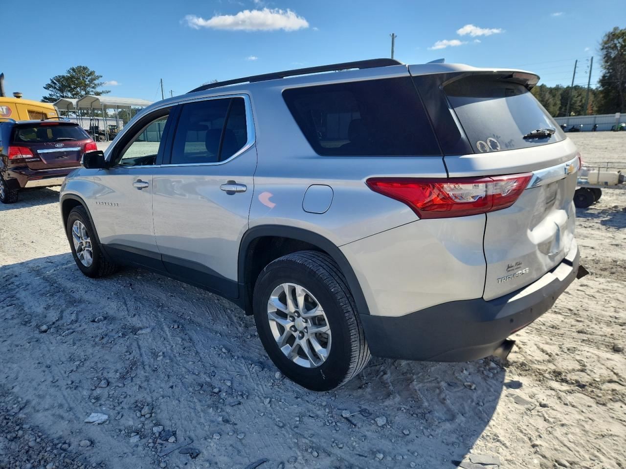 TRAVERSE 2021 Glove Box 4922482