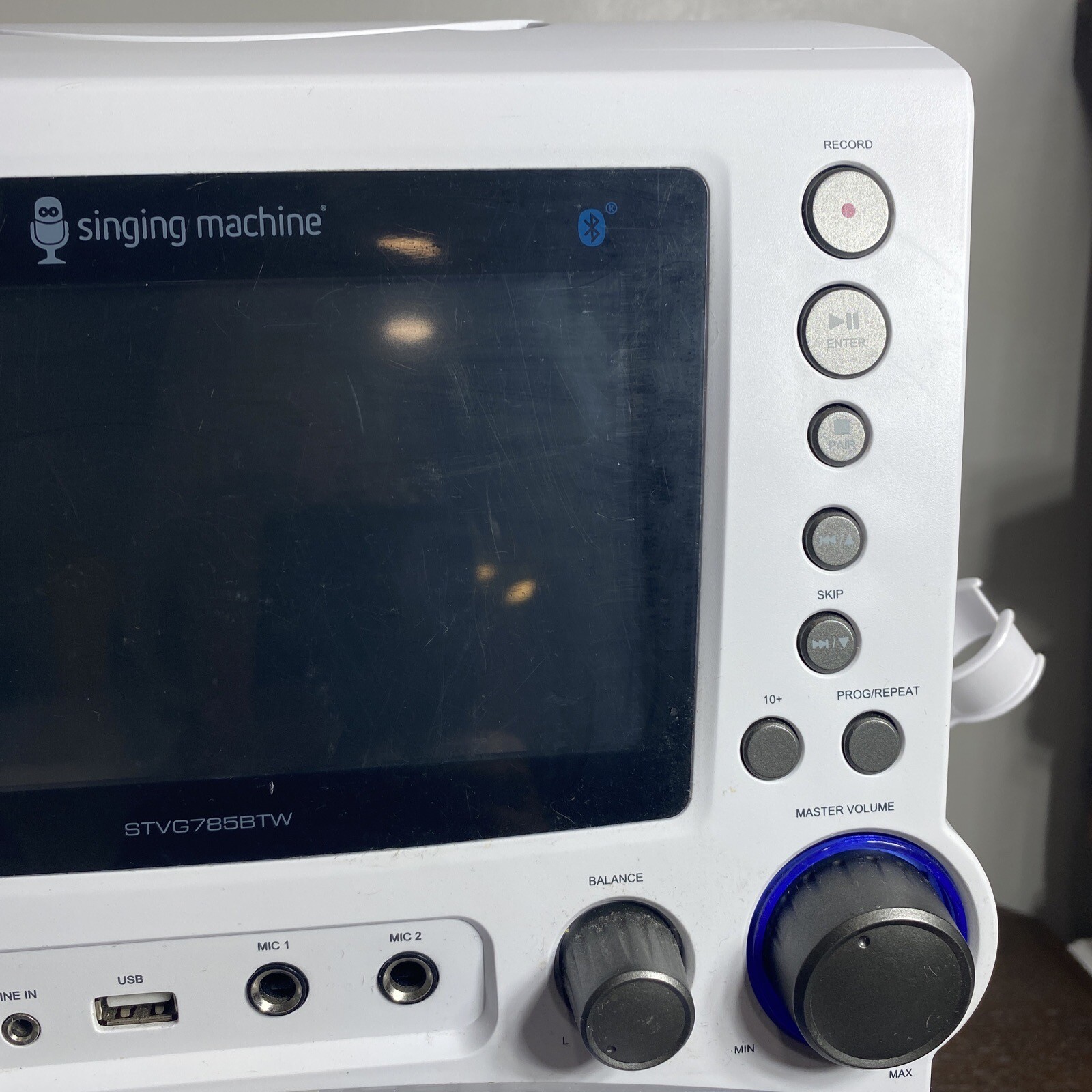 Singing Machine Classic Series STVG785BTW White Bluetooth Karaoke System Tested!