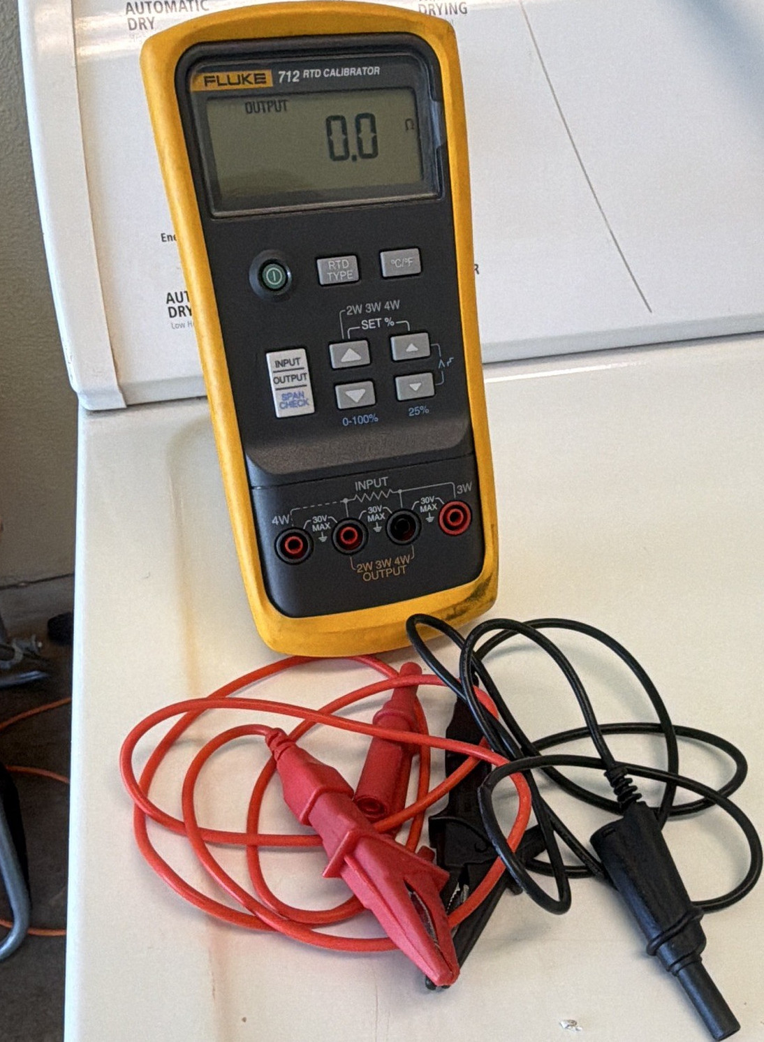 Fluke 712 Process Calibrator RTD mA with Test Leads for Accurate Measurements