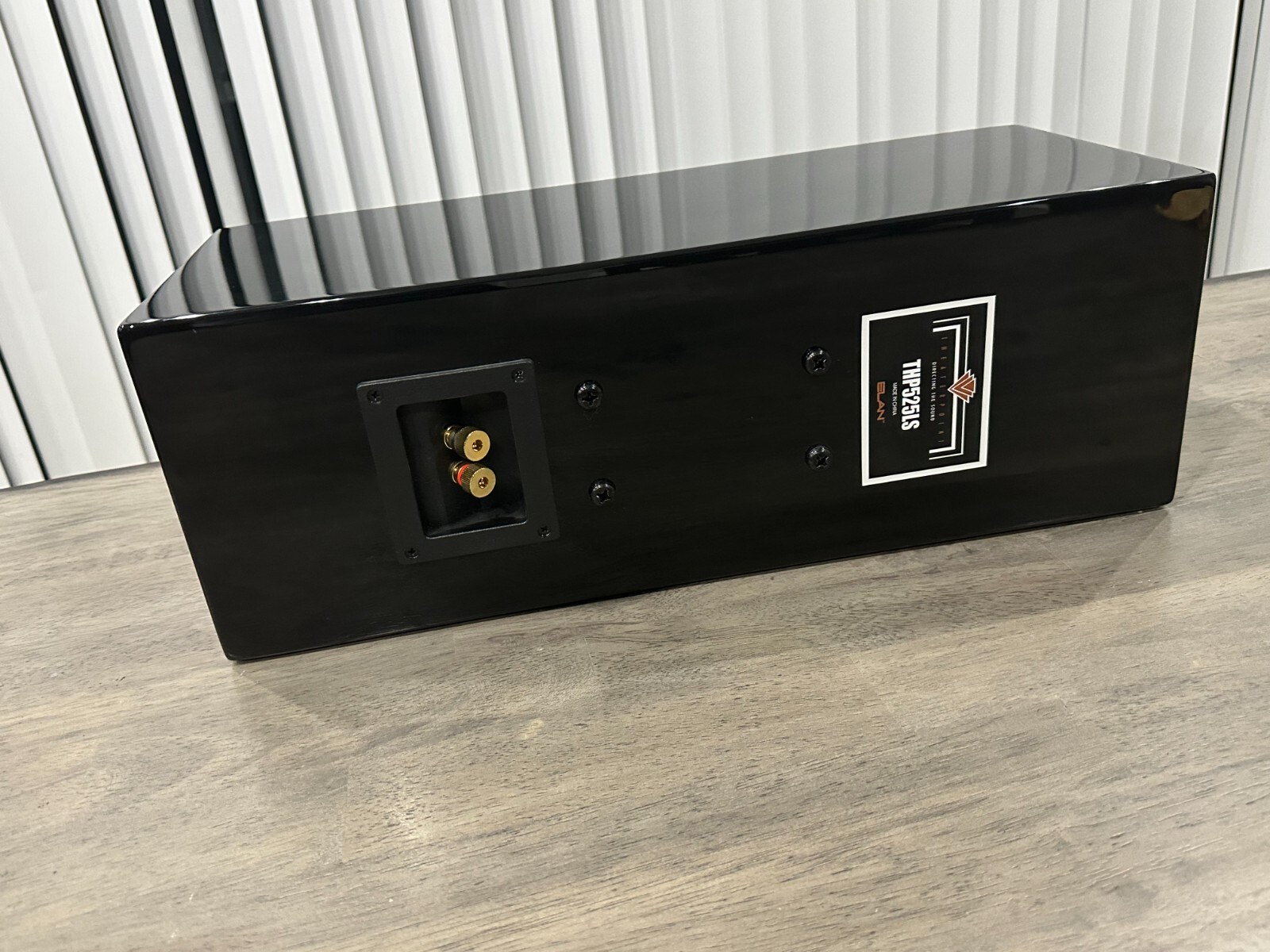 Elan THP5250LS TheaterPoint Premium Gloss Black Cabinet Speaker - Excellent